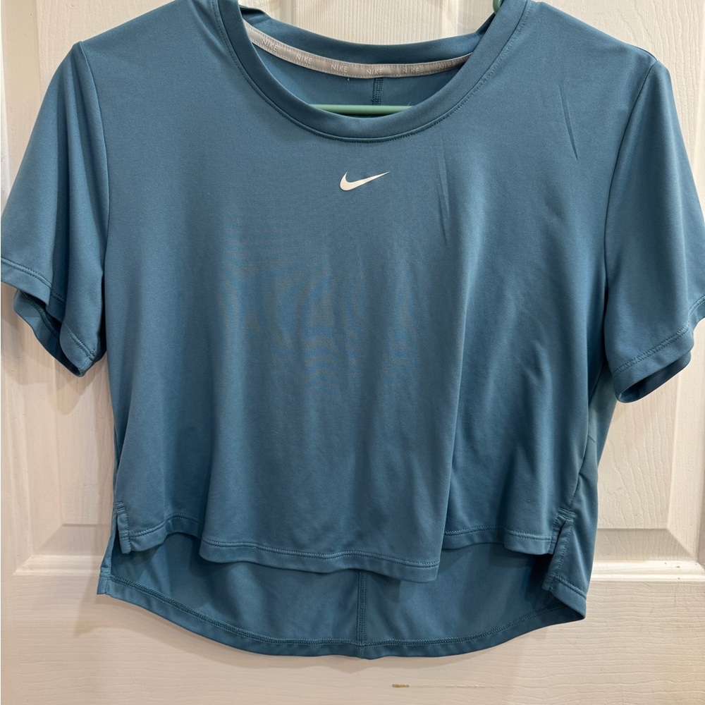 Set of 2 Nike Women’s S Crop Tops teal cranberry NWOT